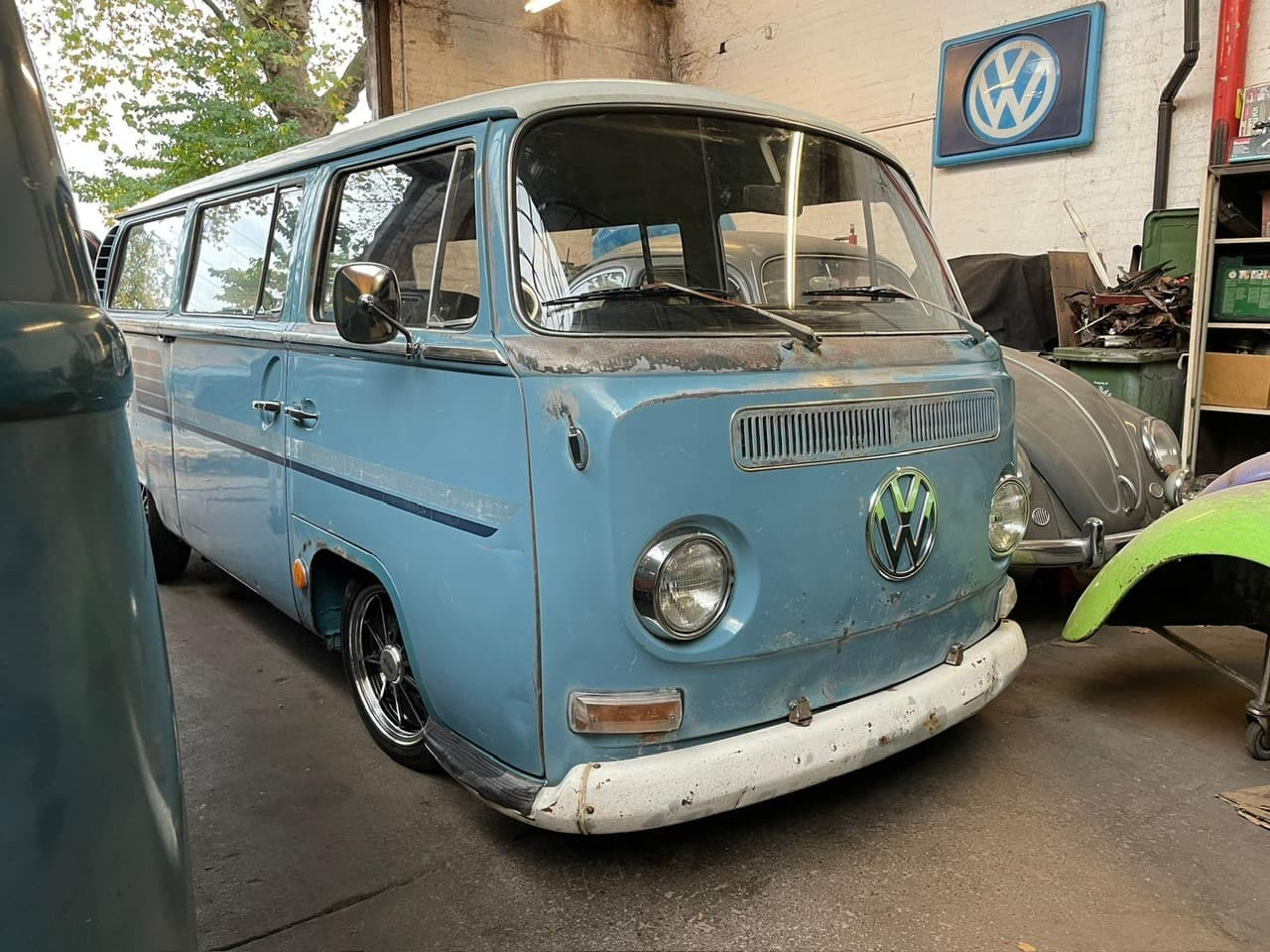 VW Bus Blau