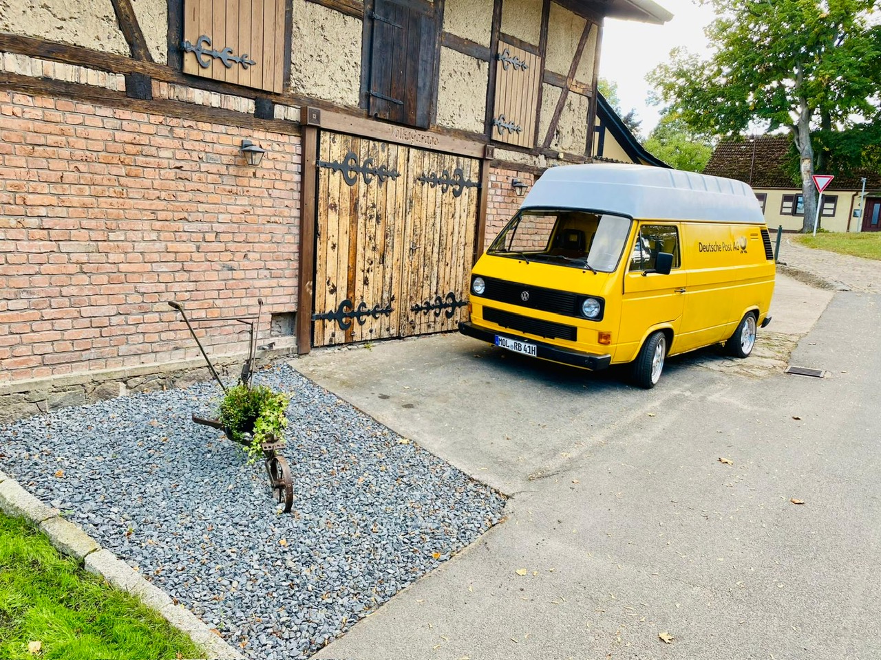 VW Bus Gelb